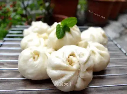 Dry onion pork buns