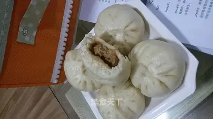 A radish meat bun