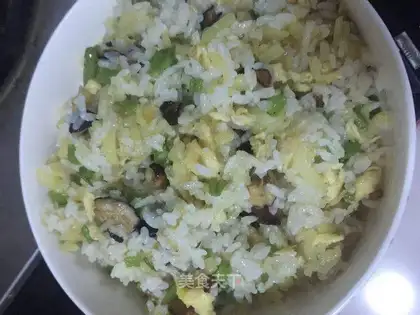 Scrambled potatoes and eggs