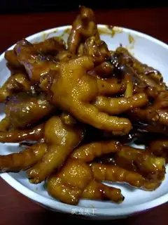 Chicken claws with red beers