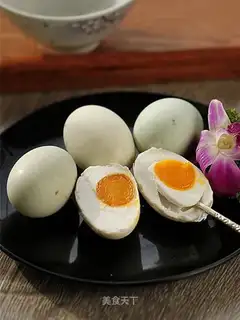Homemade salted eggs