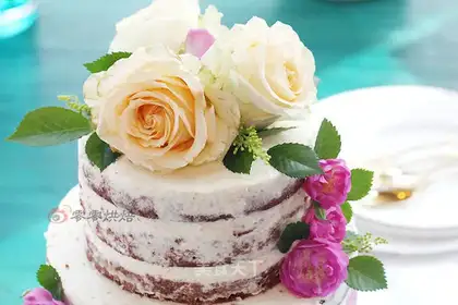 Black forest flowers, naked cake