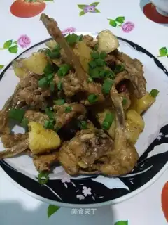 Potato stew chicken bones