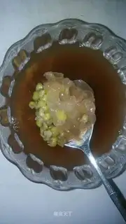 Silver ear green bean soup