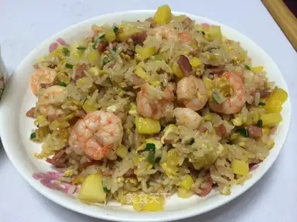 Seafood pineapple fried rice