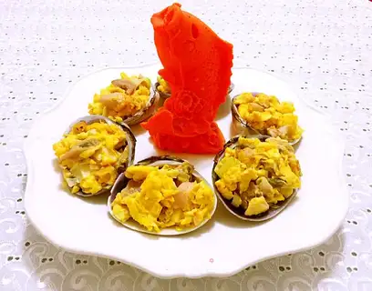 Big clam fried eggs