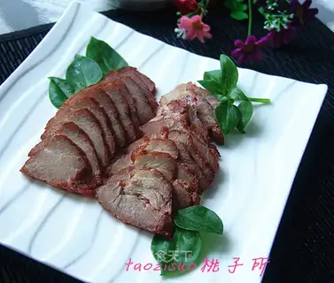 Honey sauce and roast meat