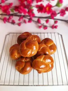 Olive oat bread