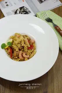 Big pair of shrimp sauce and pasta