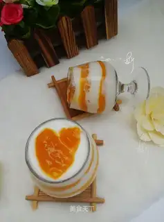 Mango frozen yogurt cup