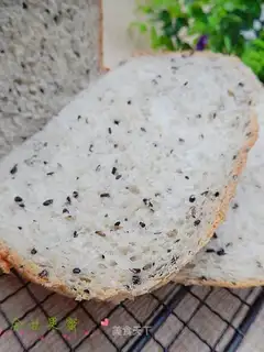 Black sesame bread