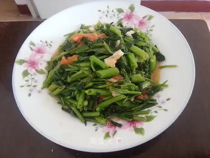 Tomato fried the cabbage