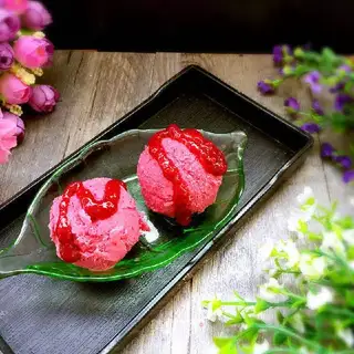 Berry yogurt ice cream