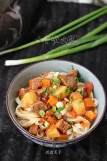 Tomato beef noodles