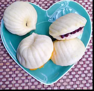 Shell red bean buns