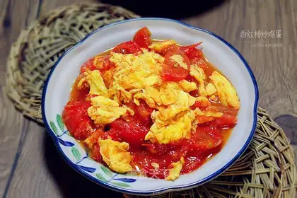 Tomato fried eggs