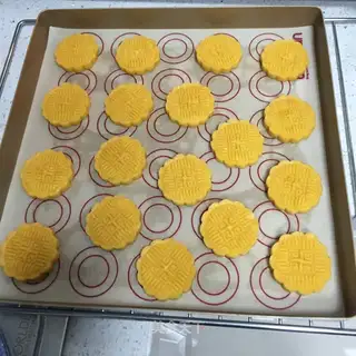 Sugarless corn cookies