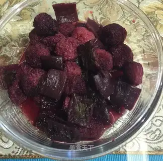 Yang Mei cooks bitter melons