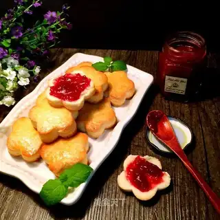 Butter cheese scon