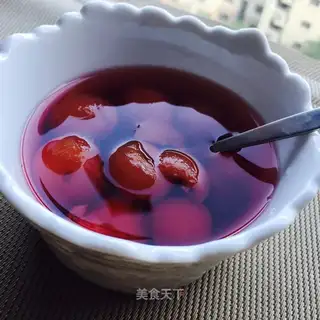 Homemade canned cherries