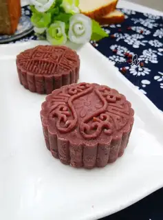 Red bean moon pie