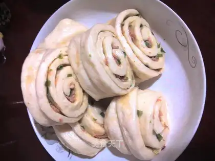 An onion roll