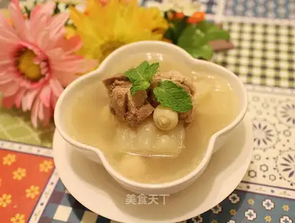 Suffering melons' bouquet soup