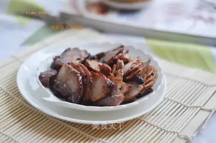 Homemade honey sauce and roast meat