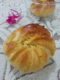 Puffed coconut bread