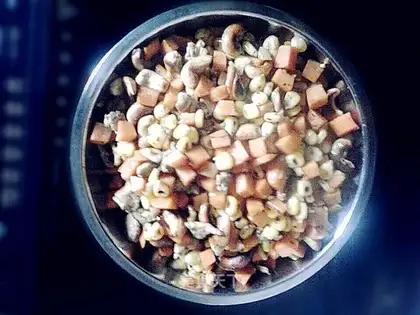 Gold corn, cashew nuts