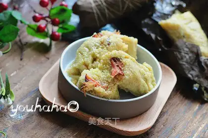 A big yellow rice gravy
