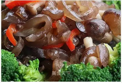Frozen mushrooms with sea cucumber