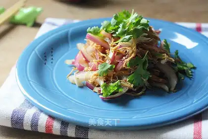Onions with chicken silk