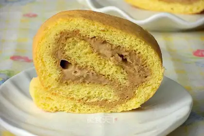 Coffee ice cream rolls