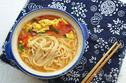 Tomato eggs and noodles