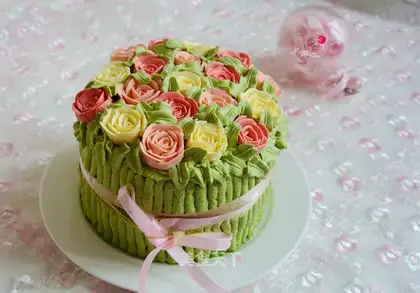 Roses with sponge cakes