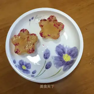 The rose roses, a crystal cake