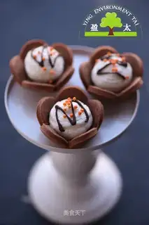 Mini chocolate plum pie