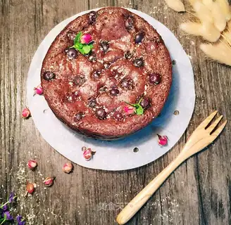 Blueberry chocolate cake