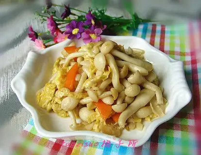 Seafood mushroom fried eggs