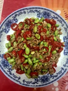 Piggy intestines with beans