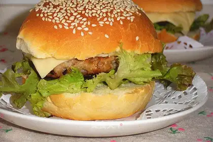 Black pepper pork burger