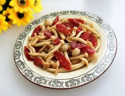 White mushroom fried sausage
