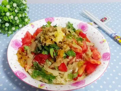 Tomato milk is cold. Blend Noodles
