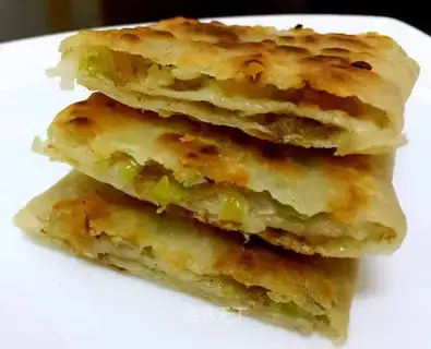 Onion pretzels