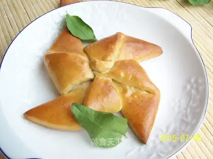Milky pasta van bread