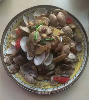 Scrambled clams