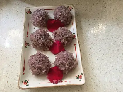 Purple rice meatballs