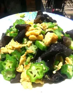 Autumn black-mucked eggs