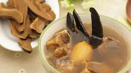 Chicken weed and dragon bones for liver soup